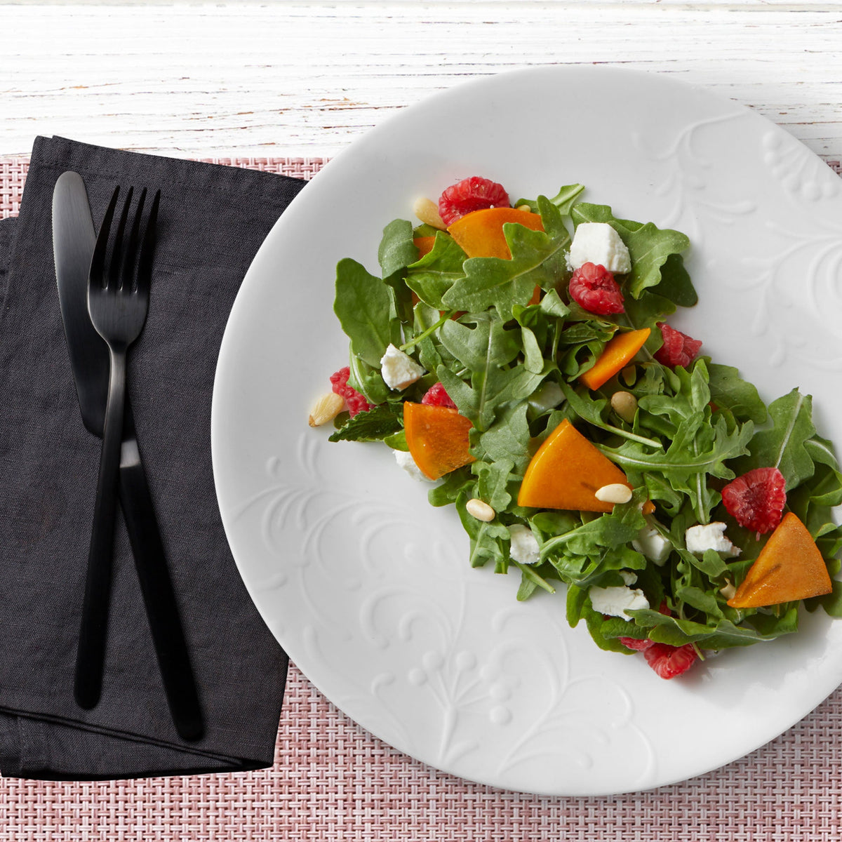 Assiette à salade de 8,5 pouces – Fleur gaufrée blanche
