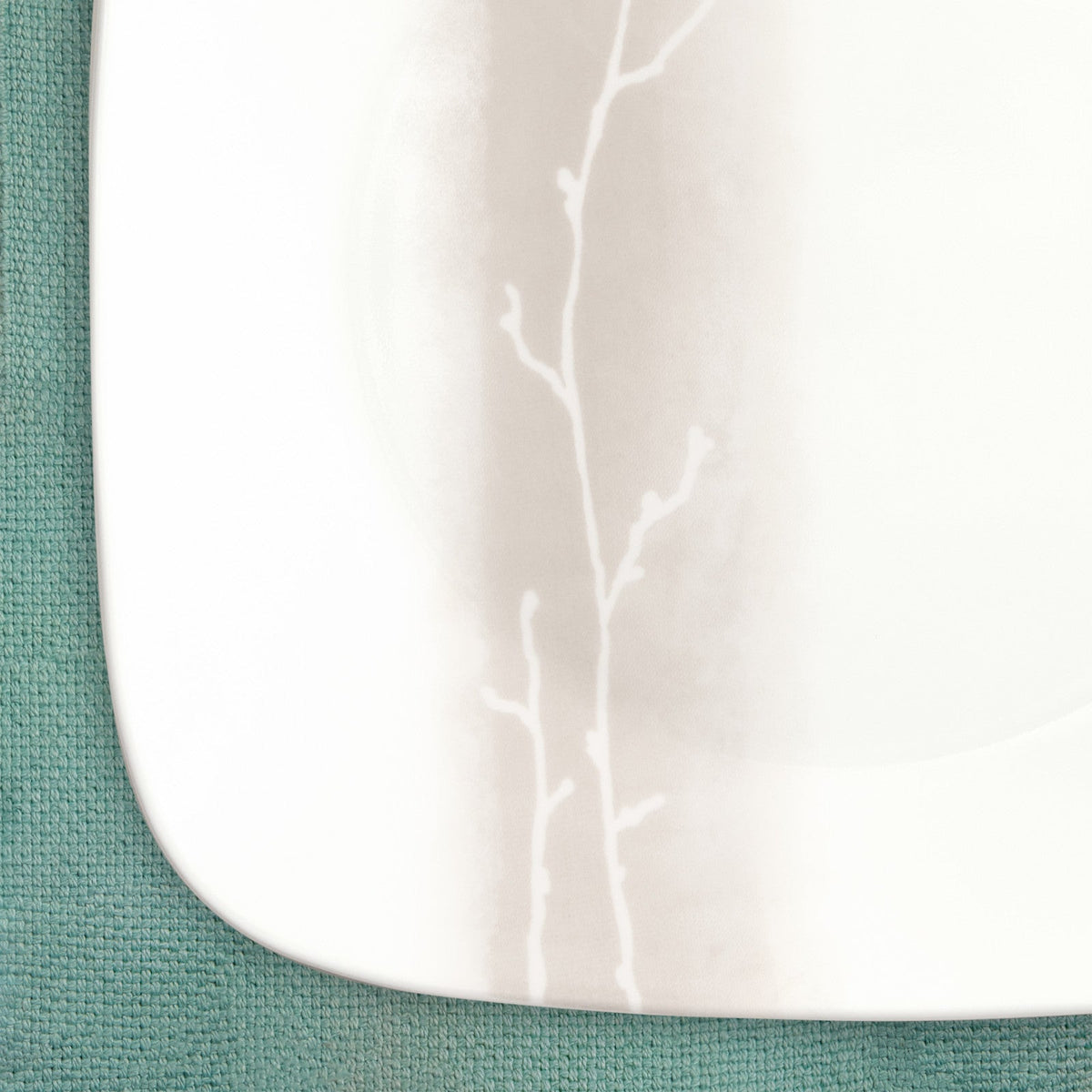 Assiette carrée de 26,7 cm – Brume du bosquet