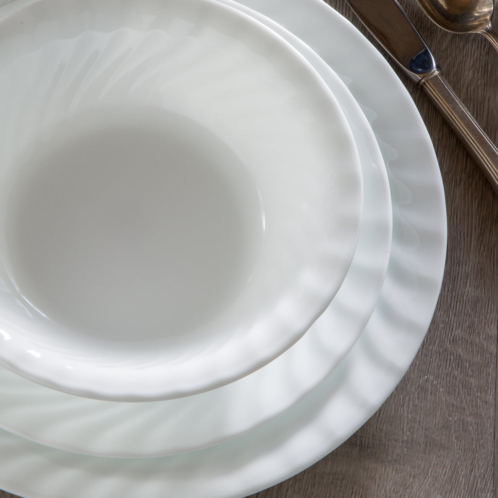 Assiette plate de 26 cm – Volutes en relief blanches