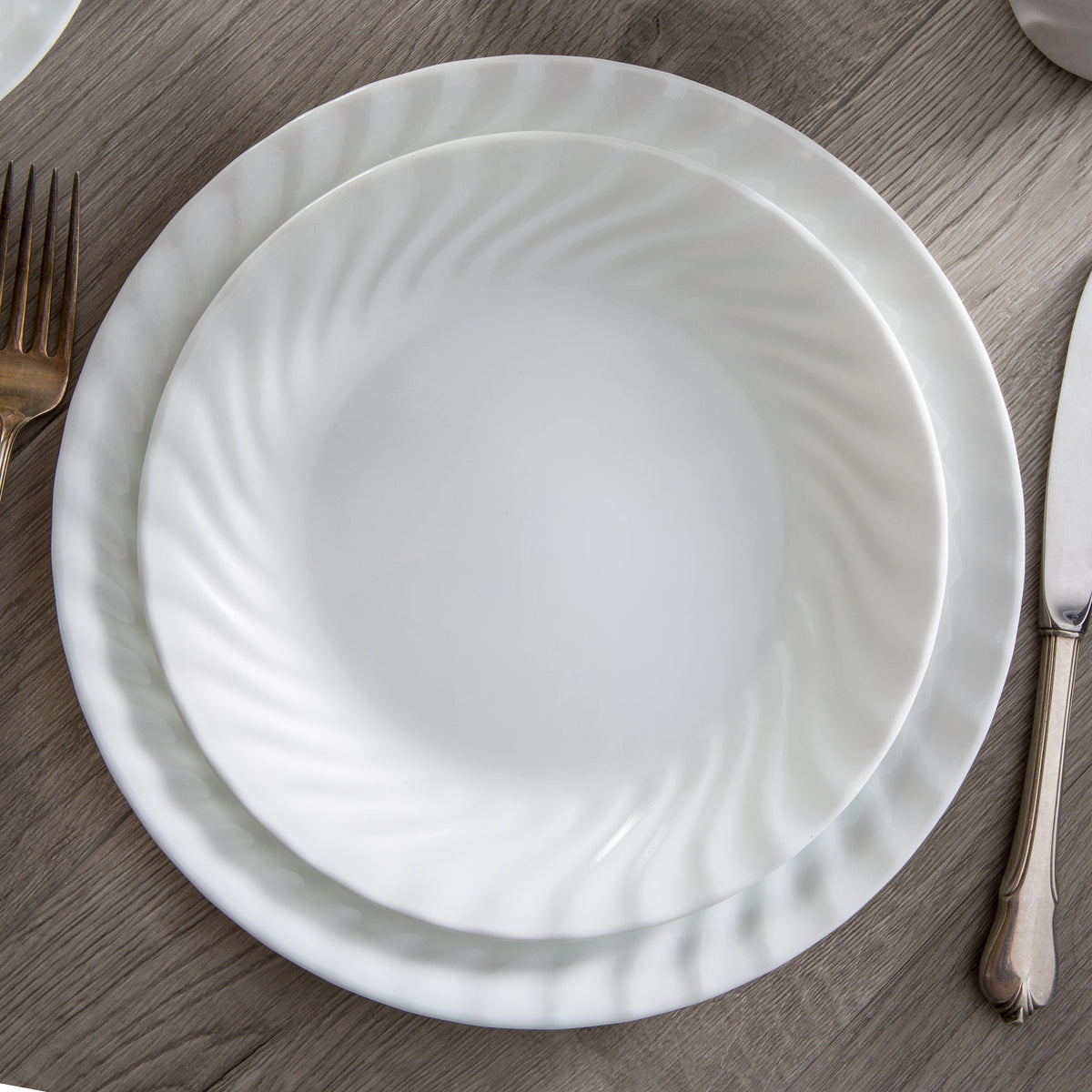 Assiette à salade de 8,5 pouces – Blanc avec motif en spirale en relief